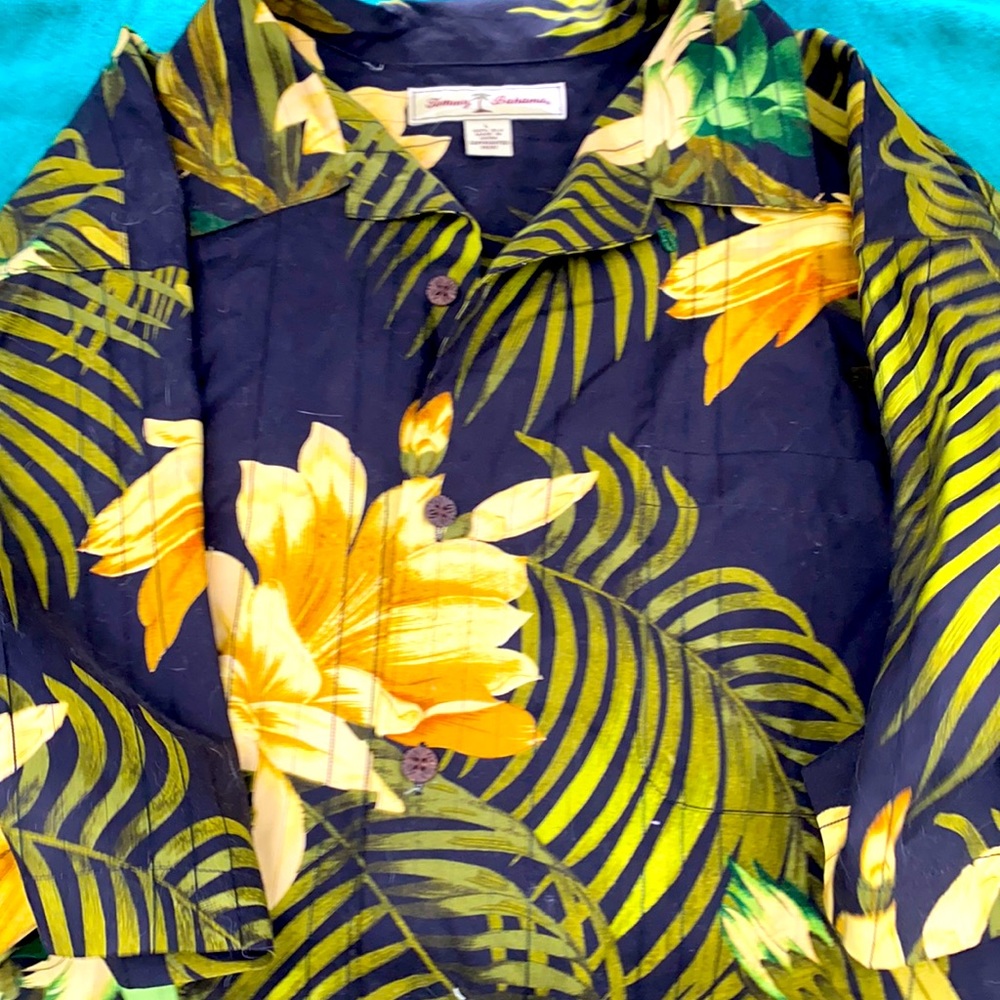 LARGE TOMMY BAHAMA 100% SILK SHORT SLEEVE SHIRT